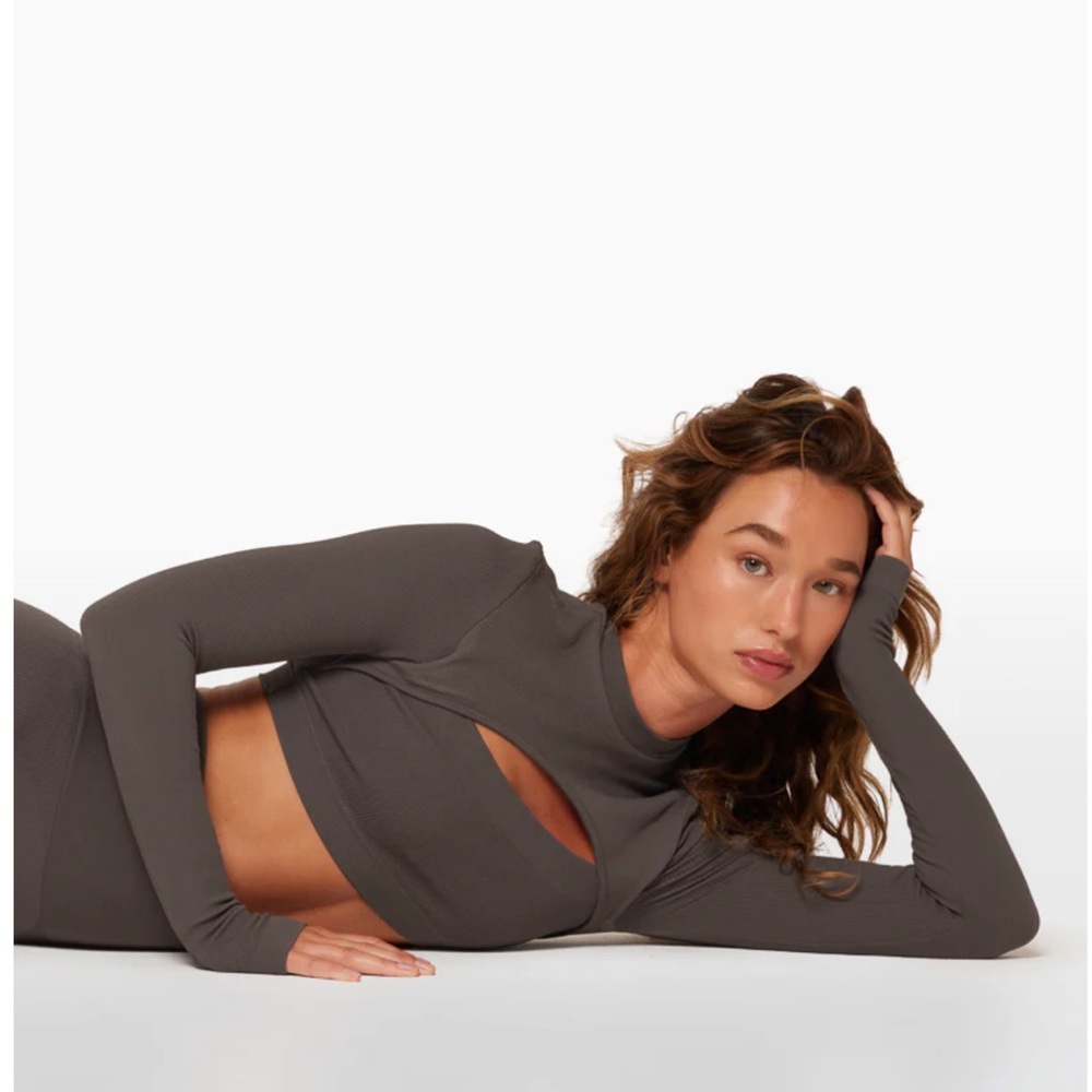 SET ACTIVE Sculpt flex long sleeve cutout top